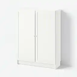 IKEA Een witte billy boekenkast met gesloten paneeldeuren, rechthoekige vorm en eenvoudig ontwerp aanbieding