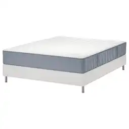 IKEA Witte lyngÖr bedbodem met grijze matras, rechthoekige, gewatteerde bovenkant en houten poten aanbieding