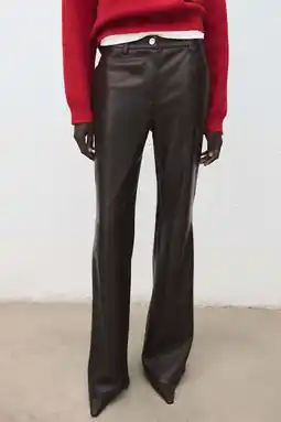 Wehkamp Mango imitatieleren regularwaist flared broek donkerbruin aanbieding