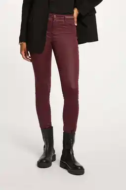 Wehkamp Morgan slim regularwaist coated broek donkerrood aanbieding