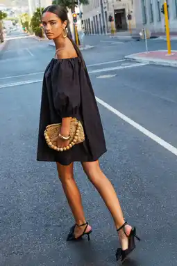 Wehkamp Shoeby off shoulder jurk zwart aanbieding