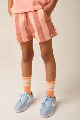 Wehkamp Tumble 'n Dry regularwaist gestreepte sweatshort zalm aanbieding