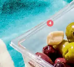 Albert Heijn AH Excellent Mediterrane Olijfmix Met Knoflook aanbieding