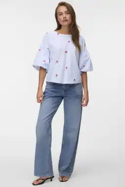 Wehkamp VERO MODA gestreepte top met borduursels - lichtblauw aanbieding