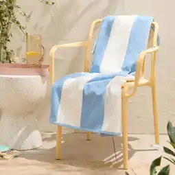 Wehkamp BEACHWAVE strandlaken Bold Stripe - lichtblauw (velours) (180x100 cm) aanbieding