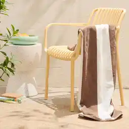 Wehkamp BEACHWAVE strandlaken Bold Stripe - taupe (velours) (180x100 cm) aanbieding
