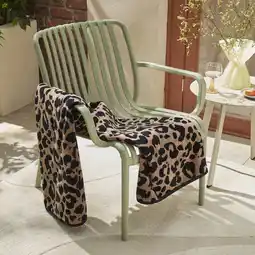 Wehkamp BEACHWAVE strandlaken Leopard (velours) (180x100 cm) aanbieding