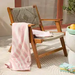 Wehkamp BEACHWAVE strandlaken Swirl - roze/wit (velours) (180x100 cm) aanbieding