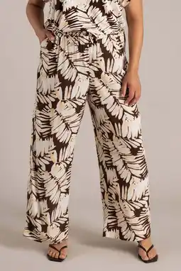 Wehkamp Yest Curve regular highwaist gebloemde broek ecru aanbieding