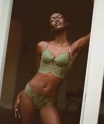 Hunkemoller Hunkemöller Voorgevormde Beugel Longline bh Prina Groen aanbieding