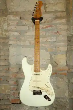 Bol.com JET JS-300 OW S-style Elektrische Gitaar SSS Tremolo Roasted Maple Toets Wit aanbieding