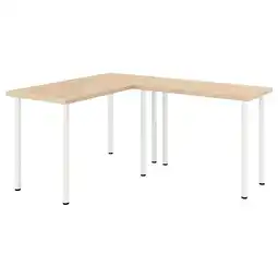 IKEA Een lagkapten lichtbruin L-vormig bureau met witte poten aanbieding