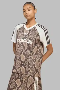 Wehkamp adidas Originals T-shirt met dierenprint - bruin aanbieding