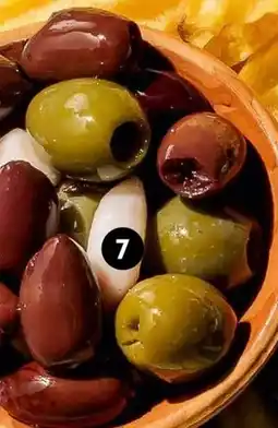 Albert Heijn AH Excellent Mediterrane olijfmix met knoflook aanbieding