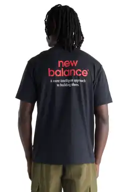 Wehkamp New Balance regular fit T-shirt met backprint - zwart/rood aanbieding