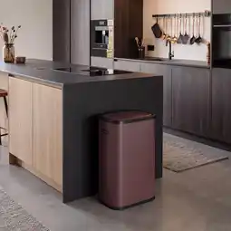 Action Prullenbak met drukdeksel - 60 liter - bordeauxrood aanbieding