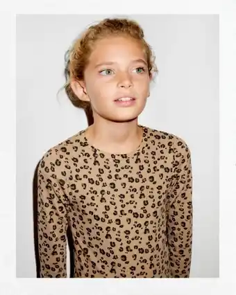 ZARA Rib body t-skjorte med animal print tilbud