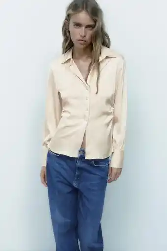 ZARA Blank skjorte med skulderputer tilbud