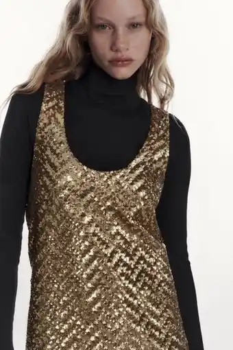 ZARA Knit mini dress with sequins tilbud