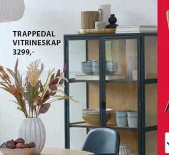 JYSK TRAPPEDAL VITRINESKAP tilbud
