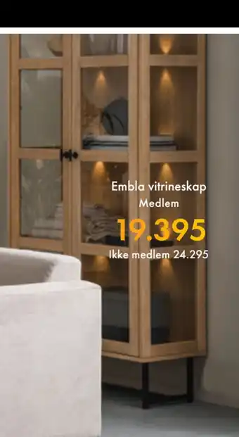 Fagmøbler Embla vitrineskap tilbud