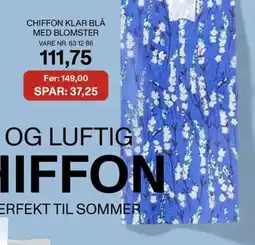 Stoff & Stil CHIFFON KLAR BLÅ MED BLOMSTER tilbud