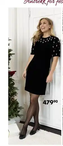Sparkjøp F. Kjole Nadia 479,90 Velour m/perledekor. Str. XS-XXL Art. 8000281 sort., NOK 479.9 tilbud
