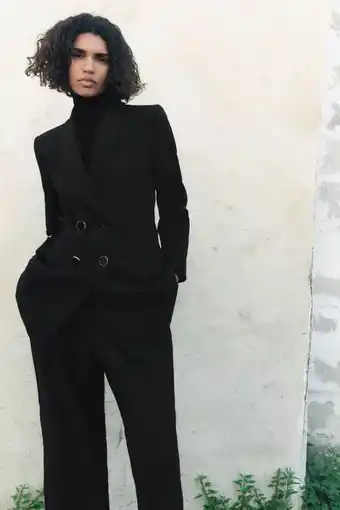 ZARA Levita cruzada botones oferta