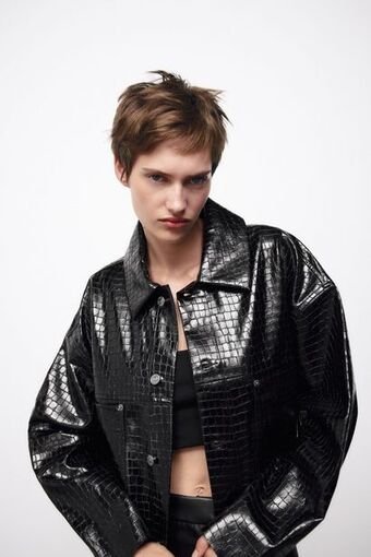 ZARA Cazadora efecto piel oferta