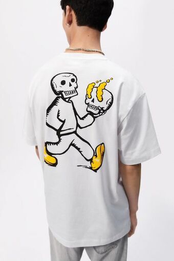 ZARA Camiseta estampado calavera oferta
