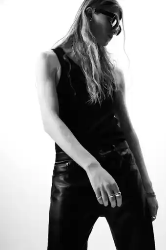 ZARA Pantalón efecto piel oferta
