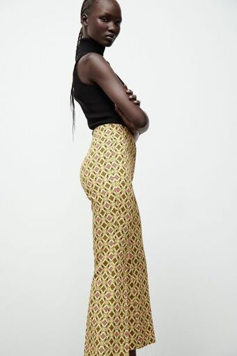 ZARA Pantalón flare estampado oferta
