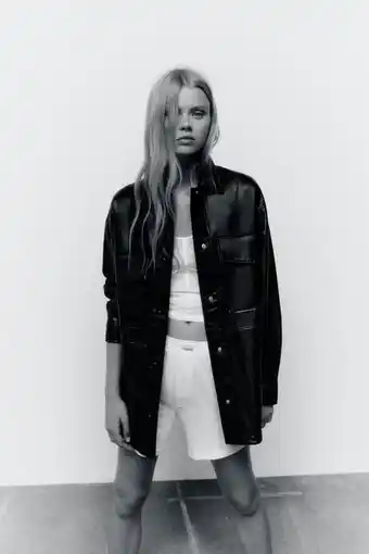 ZARA Sobrecamisa efecto piel oferta