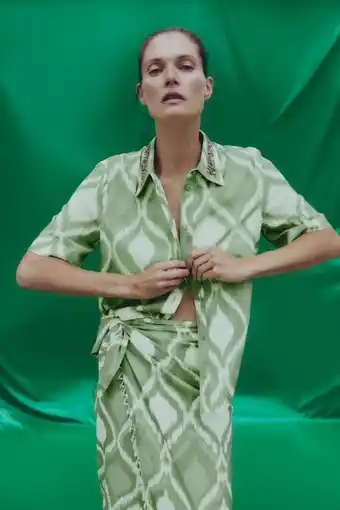ZARA Camisa estampada abalorios oferta