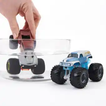 Tottus Pack x 2 vehiculo 1 64 monster jam oferta