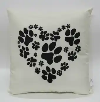 Tottus Cojin corazon patas beige oferta