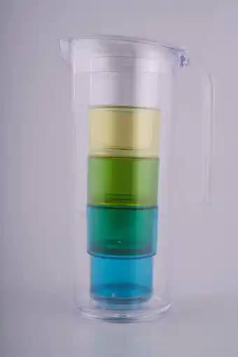 Tottus Juego jarra plastico clear con 4 vasos color oferta
