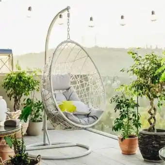 Maestro Silla colgante ratán blanca con soporte oferta