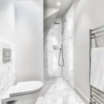 Maestro Cerámica marmoleado onuba blanco 46x46cm 1.9m2 oferta