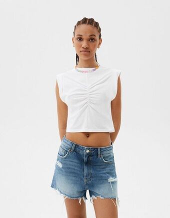 Denimowe spodenki z przetarciami w stylu vintage