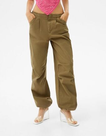 Bershka Luźne spodnie jogger oferta