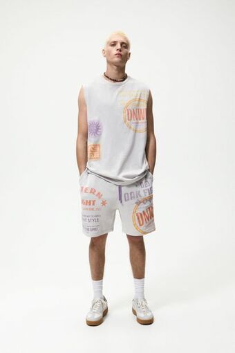 ZARA T-shirt with printed graphics oferta