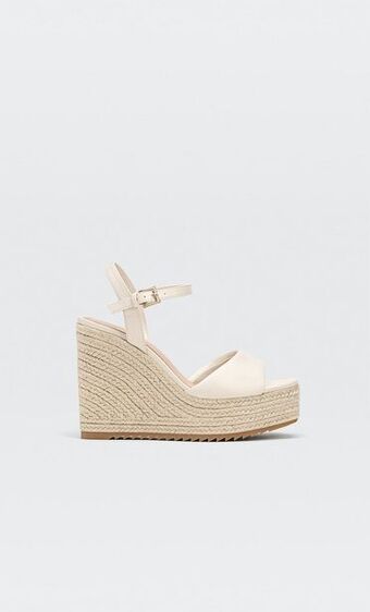 Stradivarius Buty na koturnie z juty ze sprzączką oferta