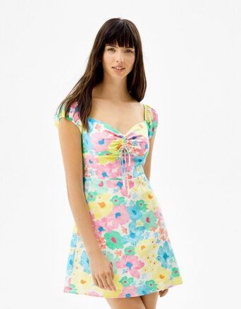 Bershka Sukienka mini z mieszanki lnu w kwiatowy wzór oferta