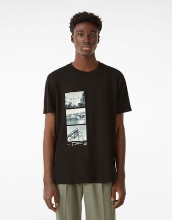 Bershka Koszulka regular fit z krótkim rękawem i nadrukiem fotografii oferta