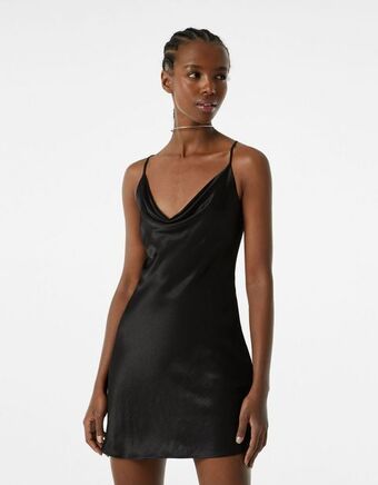 Bershka Satynowa sukienka mini z dekoltem halter i drapowanym dekoltem oferta