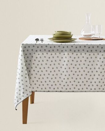 ZARA HOME Obrus z nadrukiem w drobne listki oferta