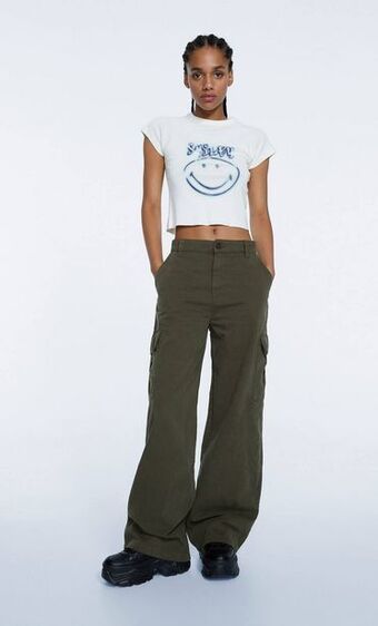 Stradivarius Spodnie cargo z szerokimi nogawkami oferta