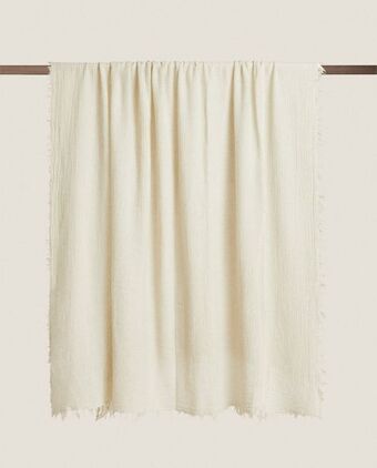 ZARA HOME Wełniany koc z frędzlami na brzegach oferta