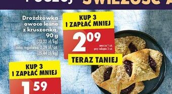 Drożdżówka z owocami leśnymi i kruszonką
